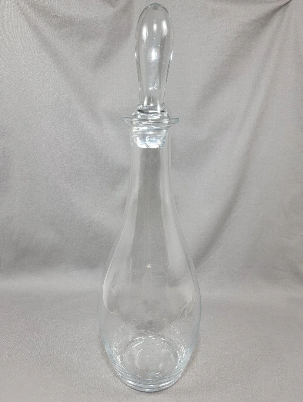 Vtg Wine Decanter Etched Grapes Vine Pattern Clear Glass Base Stopper